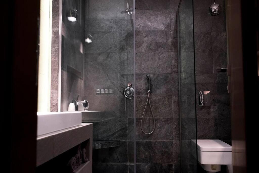 Evergreen - Old Town Spacious Stylish Apartment With Ac And One And A Half Bath, Baby & Kid- Friendly Братислава Екстериор снимка
