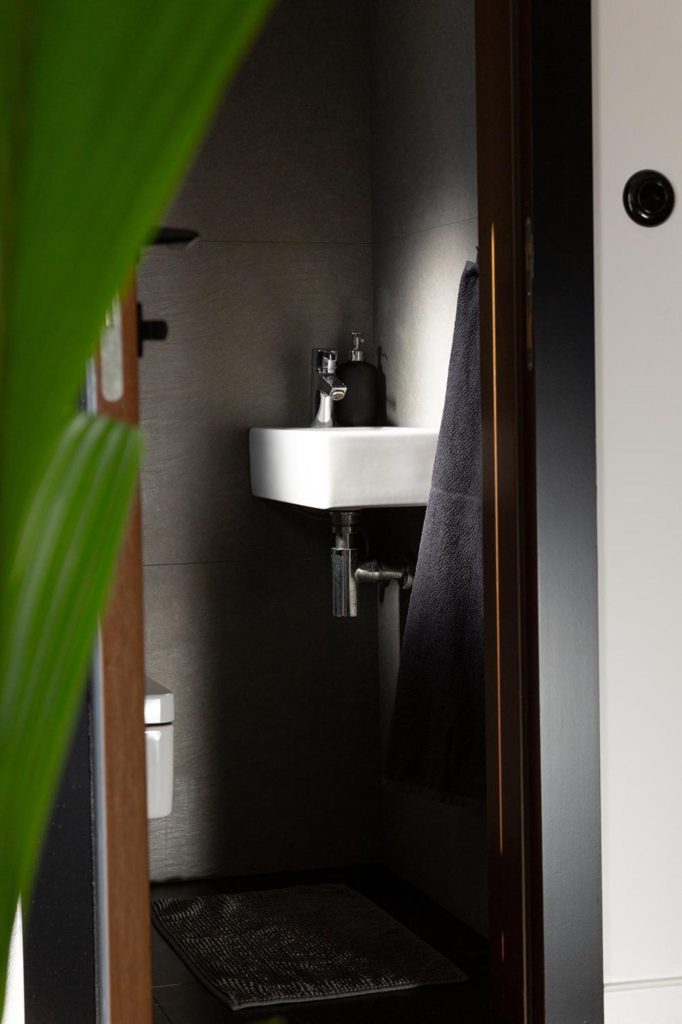 Evergreen - Old Town Spacious Stylish Apartment With Ac And One And A Half Bath, Baby & Kid- Friendly Братислава Екстериор снимка