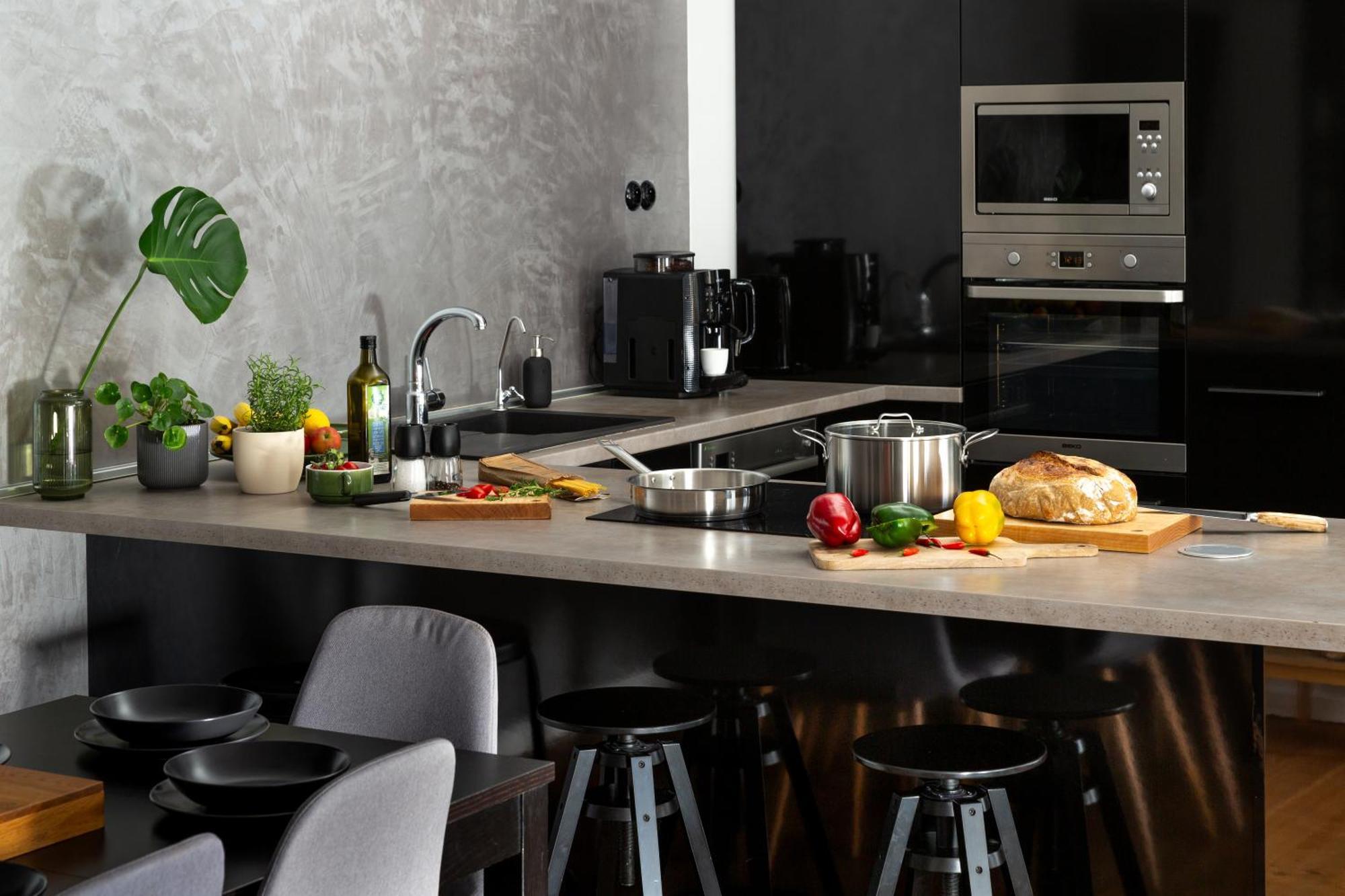 Evergreen - Old Town Spacious Stylish Apartment With Ac And One And A Half Bath, Baby & Kid- Friendly Братислава Екстериор снимка