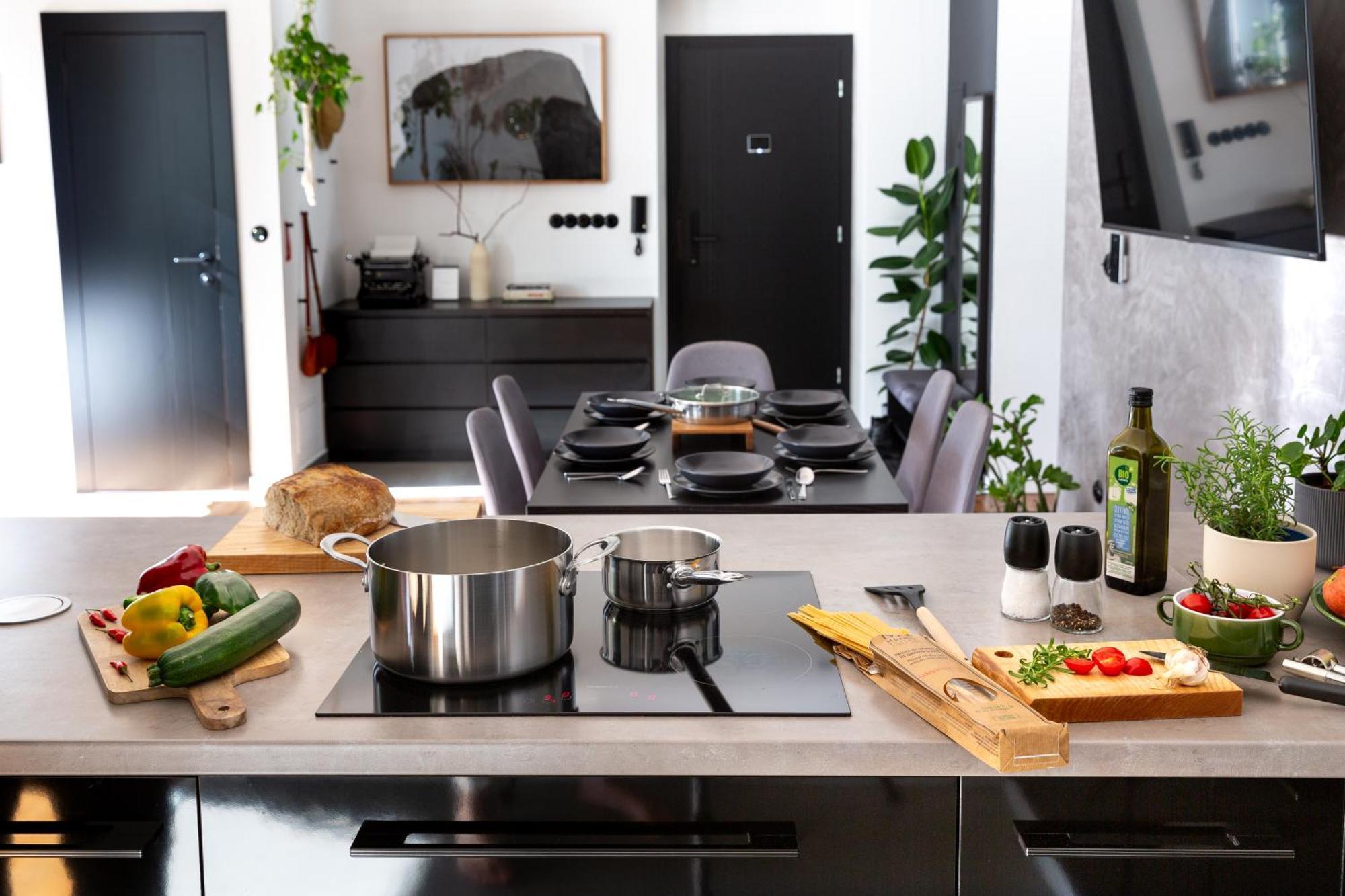 Evergreen - Old Town Spacious Stylish Apartment With Ac And One And A Half Bath, Baby & Kid- Friendly Братислава Екстериор снимка